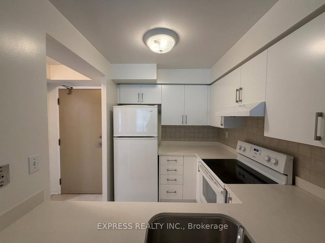 320 - 942 Yonge Street