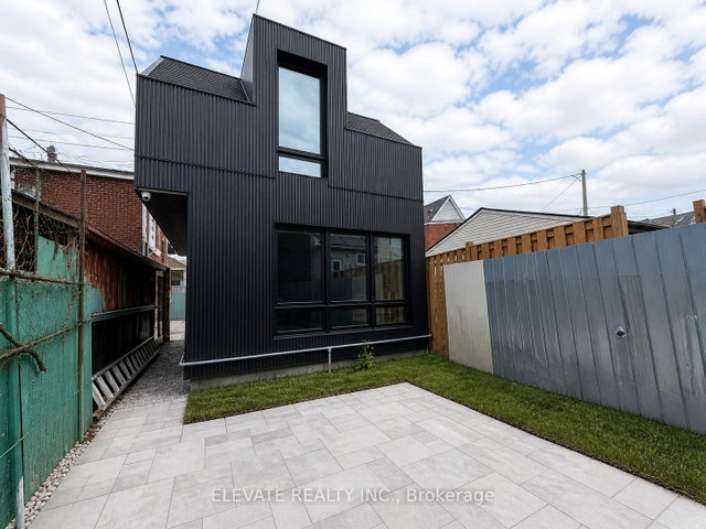 Laneway - 157 St Clarens Avenue