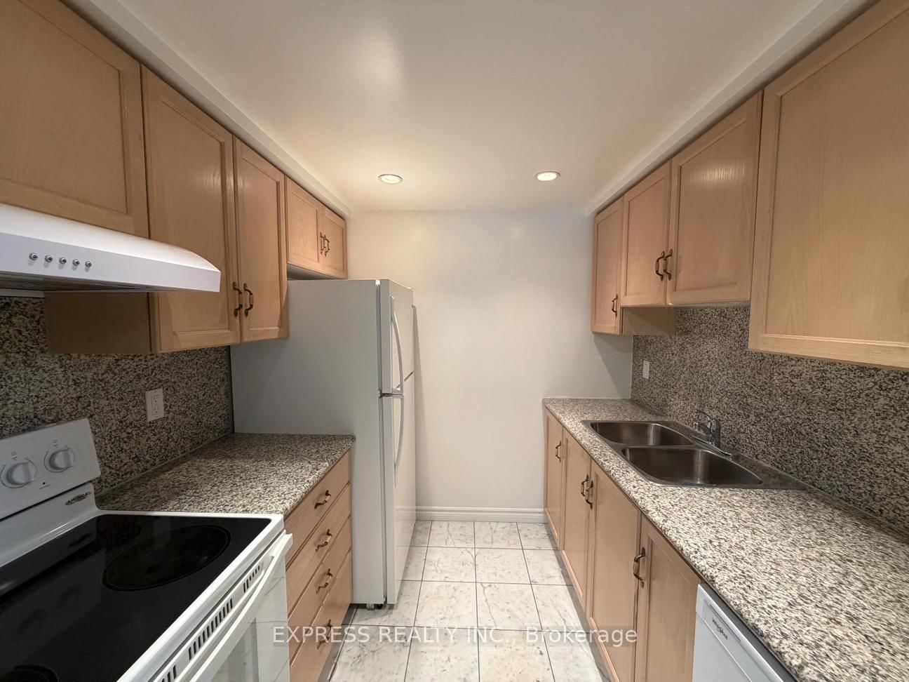 168 Simcoe Street, Unit 901 - Photo 2