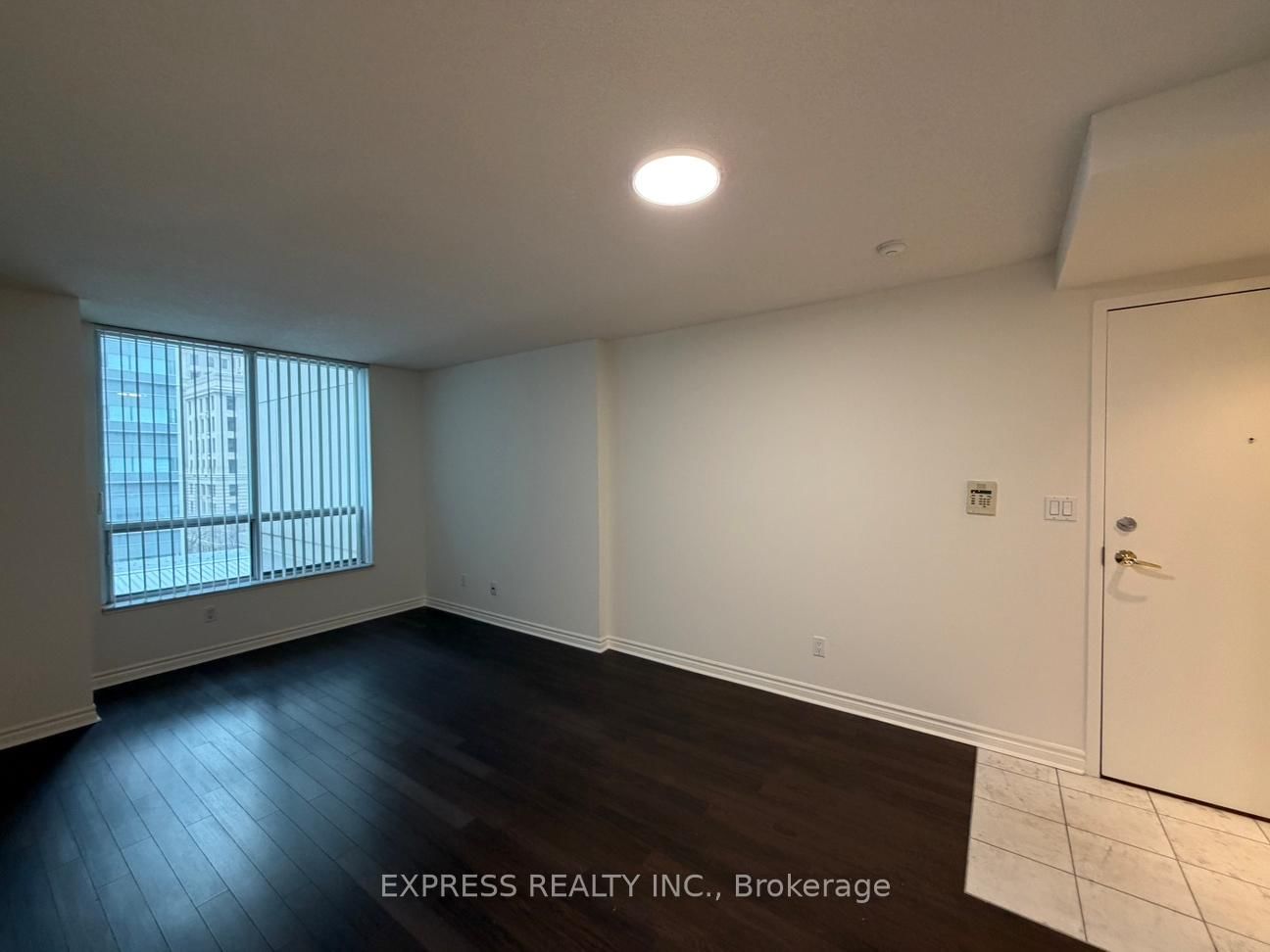 168 Simcoe Street, Unit 901 - Photo 4