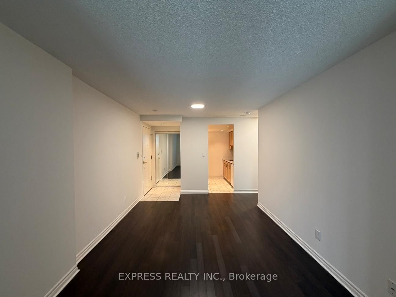 168 Simcoe Street, Unit 901 - Photo 5