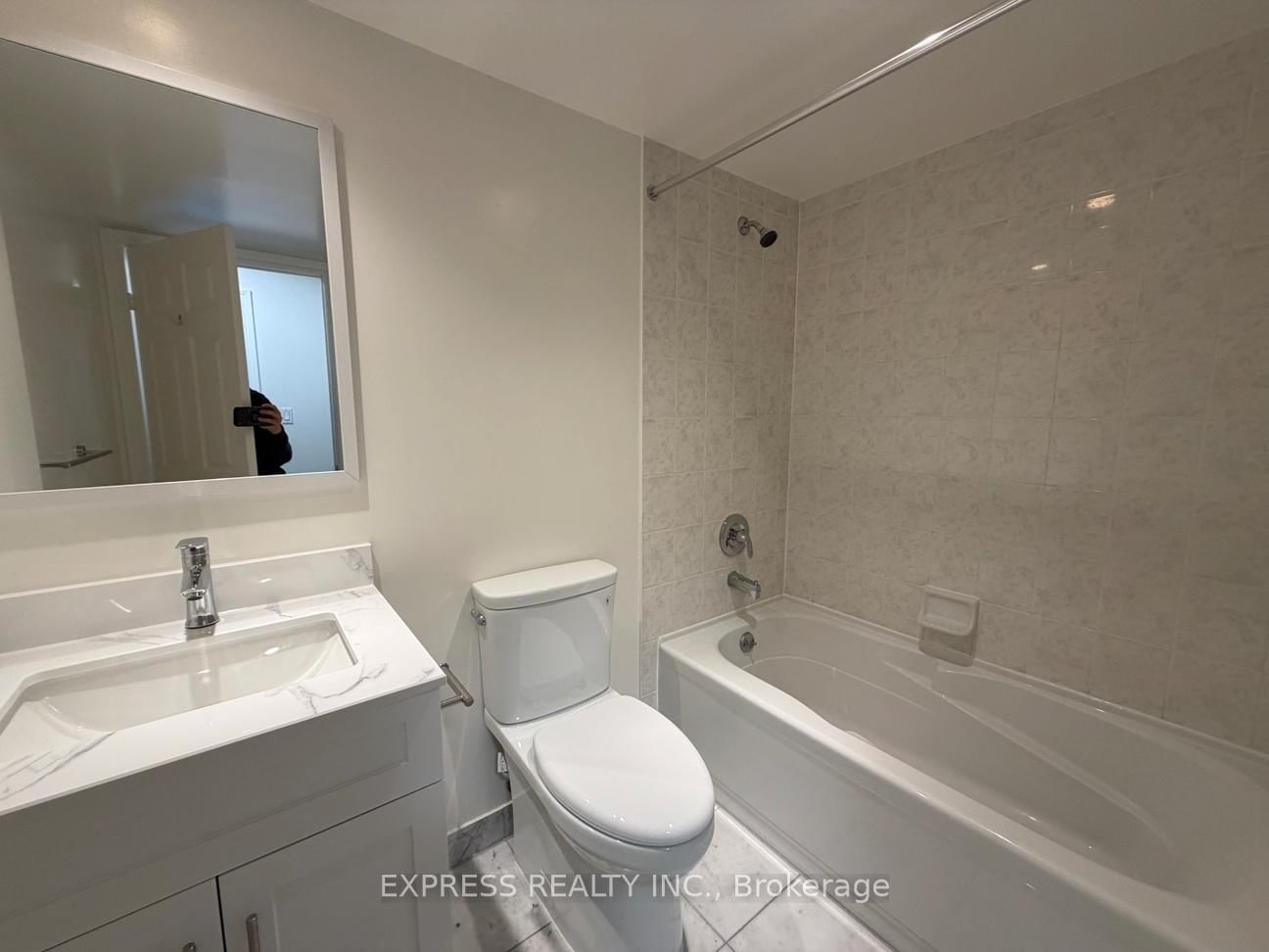 168 Simcoe Street, Unit 901 - Photo 8