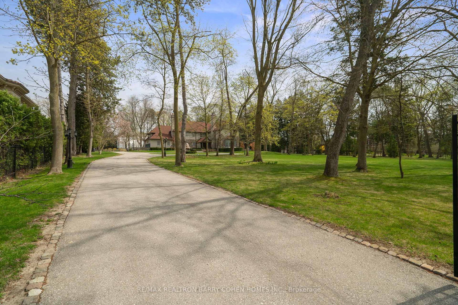 Detached House for sale at 15 Park Lane Circle, Toronto, Ontario, M3B 1Z8 - Bridle Path-Sunnybrook-York Mills - MLS: C13070912