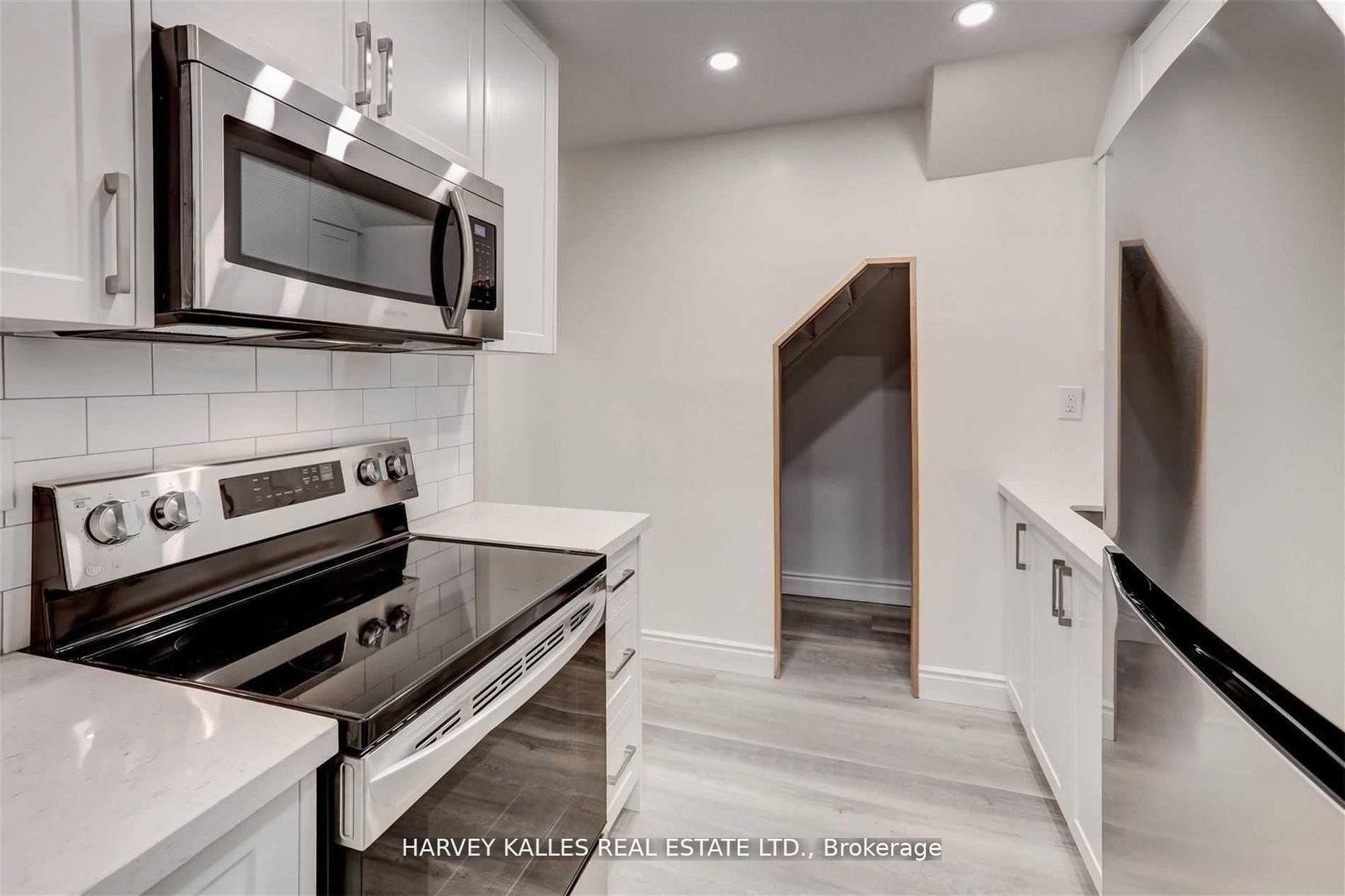 901 Millwood Road, Unit B - Photo 8