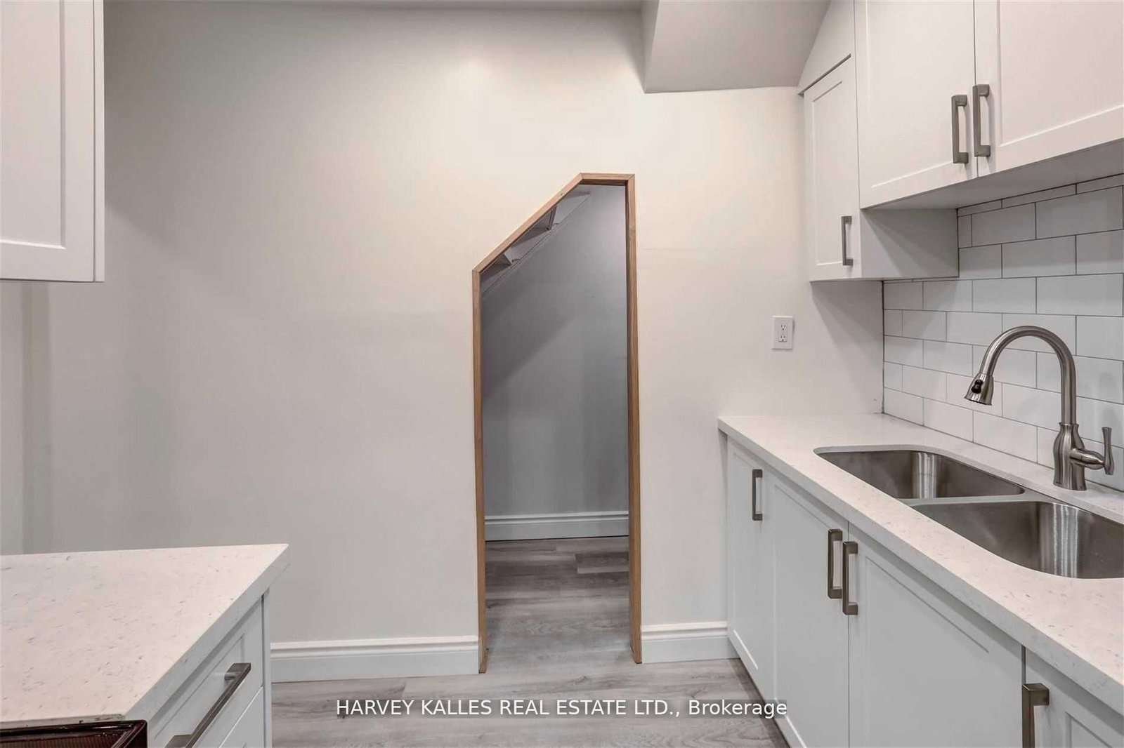 901 Millwood Road, Unit B - Photo 9