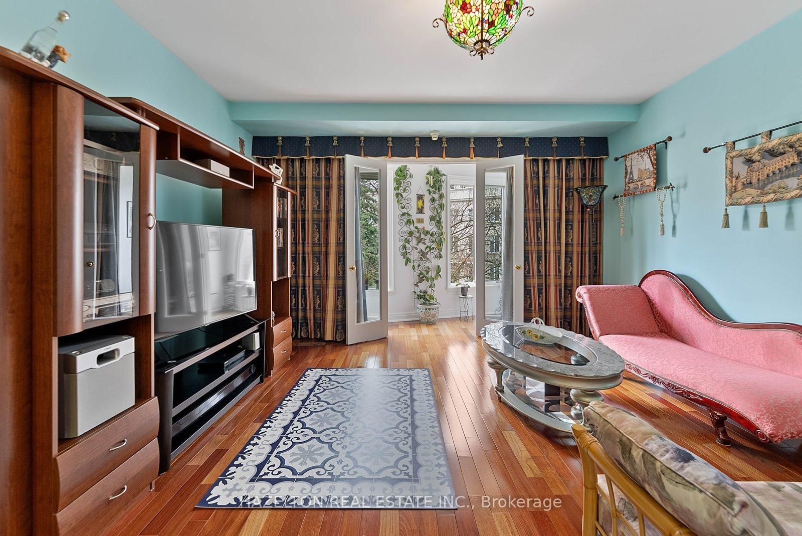 220 Walmer Road • Toronto, ON photo 23