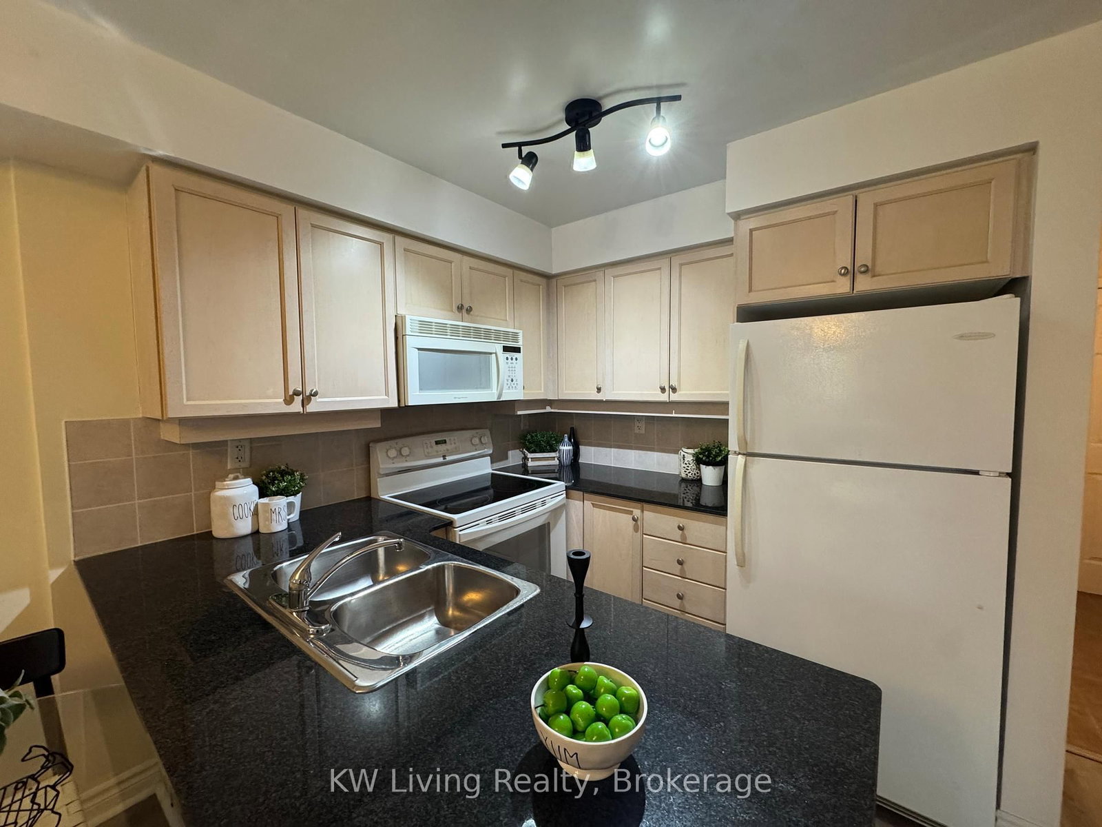 19 Barberry Place, Unit 204 - Photo 3