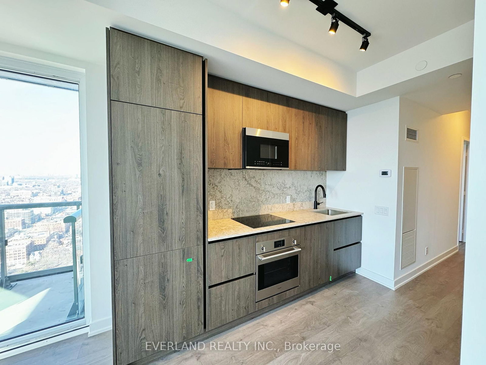 108 Peter Street, Unit 4211 - Photo 2