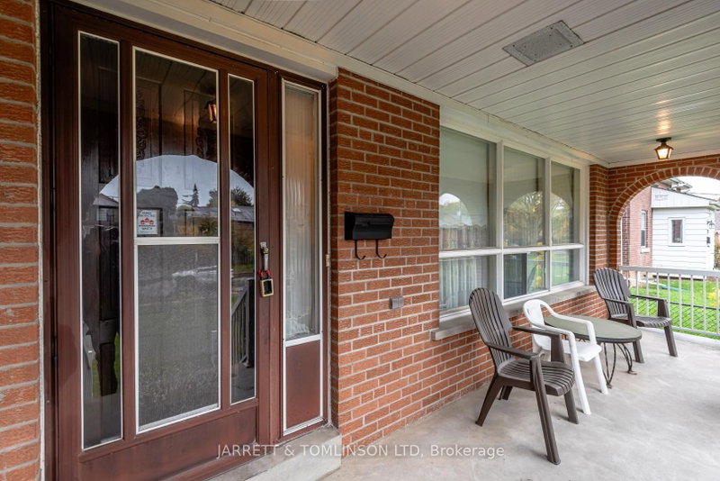 280 Cummer Avenue E