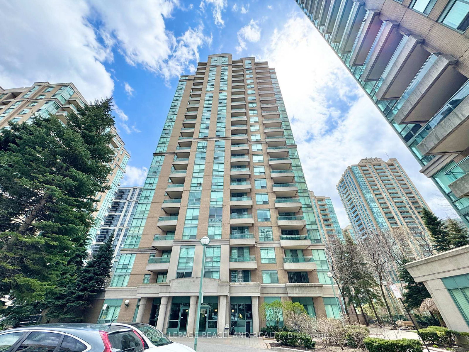 3 Pemberton Avenue, Unit 703