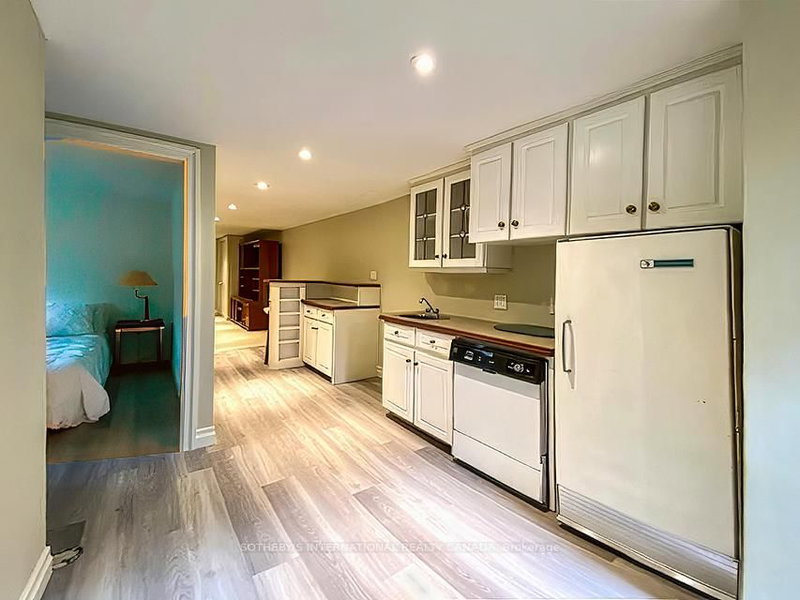 Main + Lower - 21 Melgund Rd, Toronto, M5R 1Z9 | Image 3