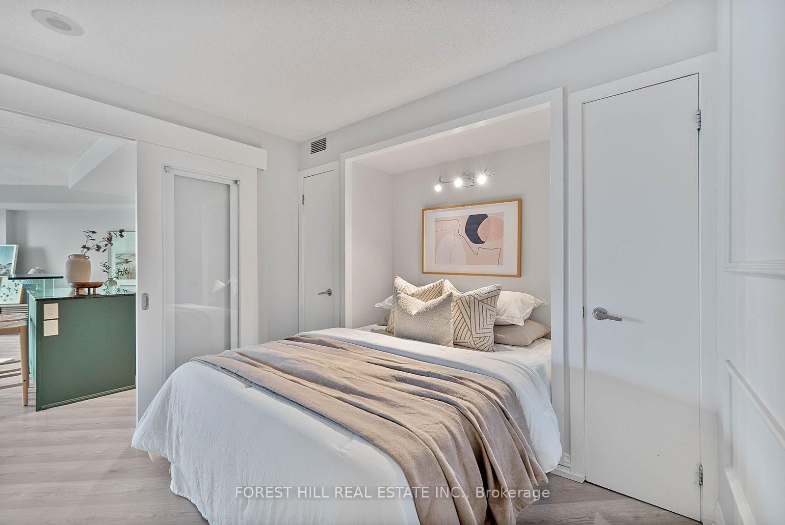 8 York Street, Unit 911 - Photo 24