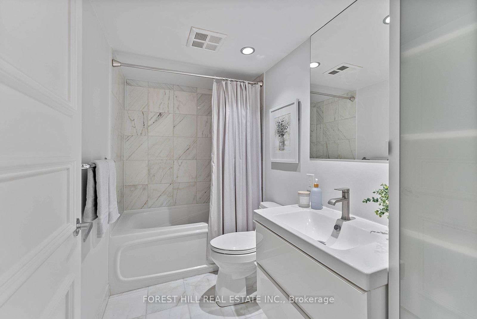 8 York Street, Unit 911 - Photo 32