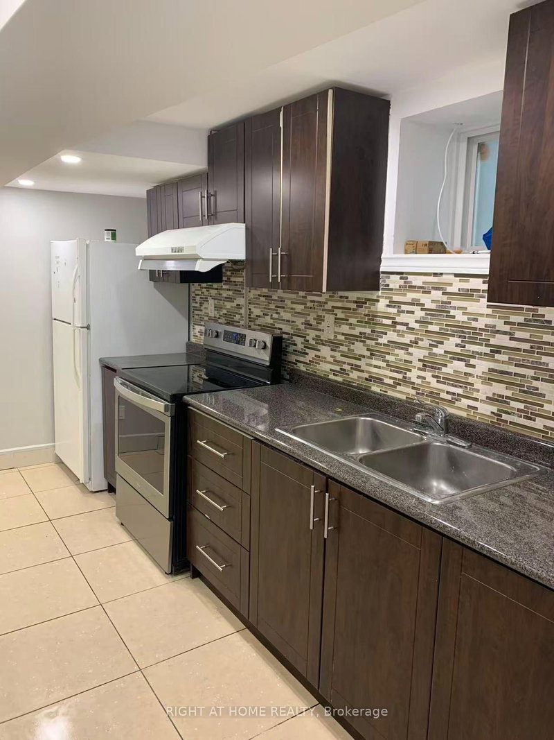 Bsmt - 353 Lansdowne Ave, Toronto, M6H 3Y2 | Image 2