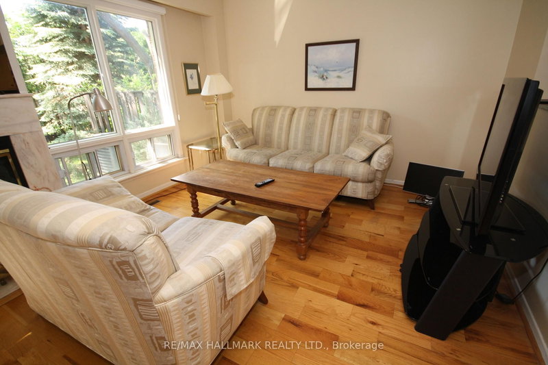 70 English Ivyway Way, Toronto, M2H 3M4 | Image 2
