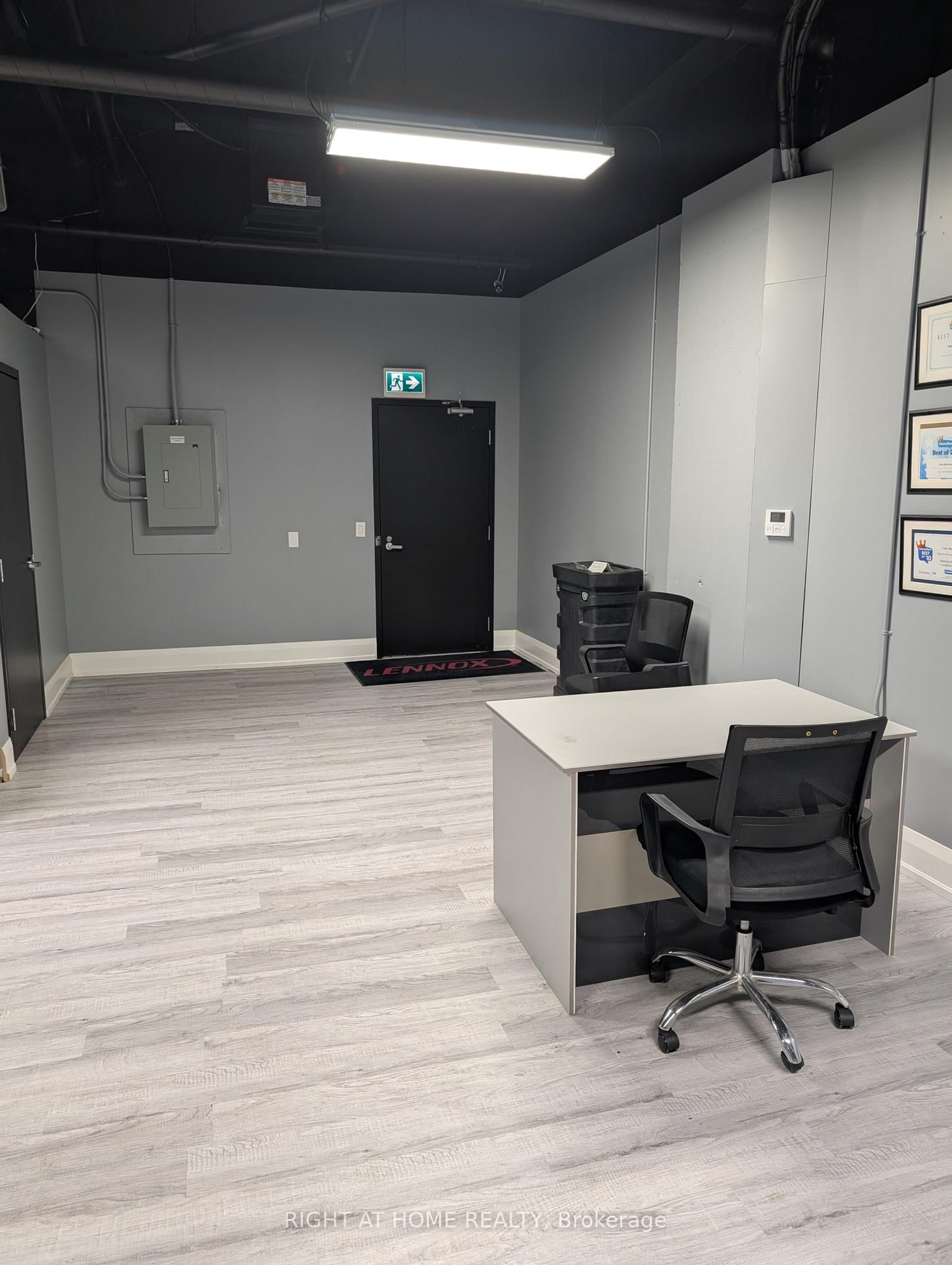 17 Tippett Road, Unit 4 - Photo 5