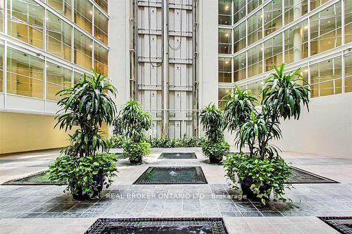1819 - 650 Queens Quay W