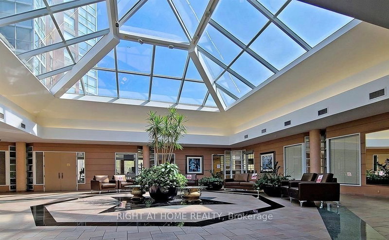 410 - 5 Concorde Pl, Toronto, M3C 3M8 | Image 2