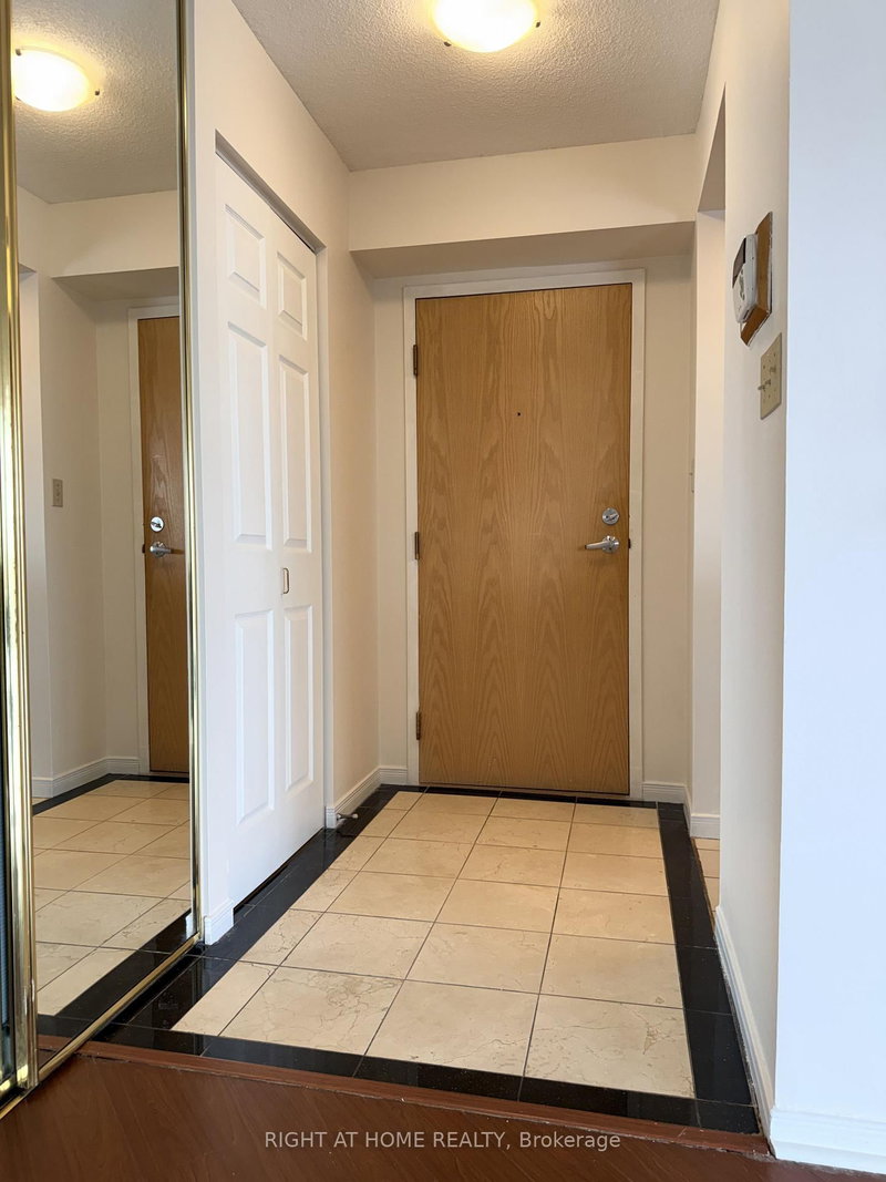410 - 5 Concorde Pl, Toronto, M3C 3M8 | Image 3