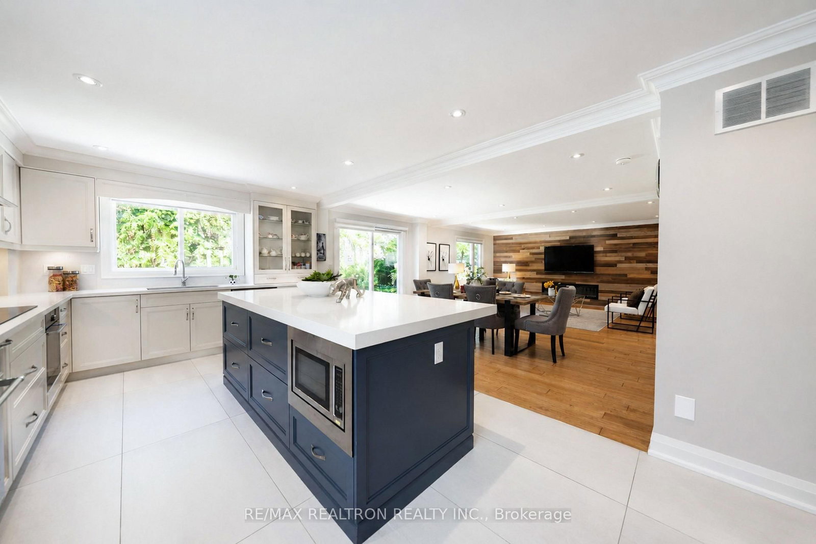 90 Holmes Avenue • Toronto, ON photo 11