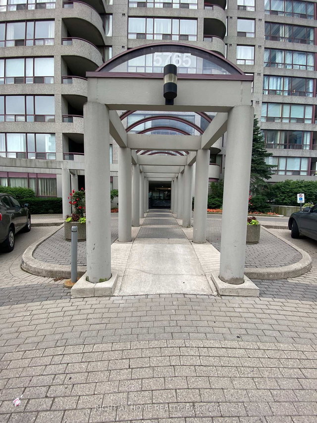 1504 - 5765 Yonge Street N N