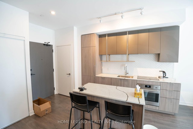 315 - 15 Holmes Avenue