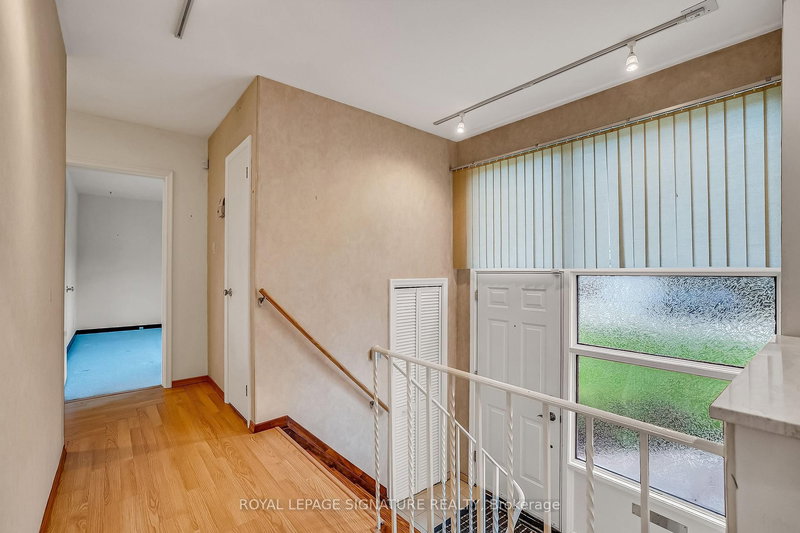 85 Three Valleys Dr, Toronto, M3A 3B8 | Image 2