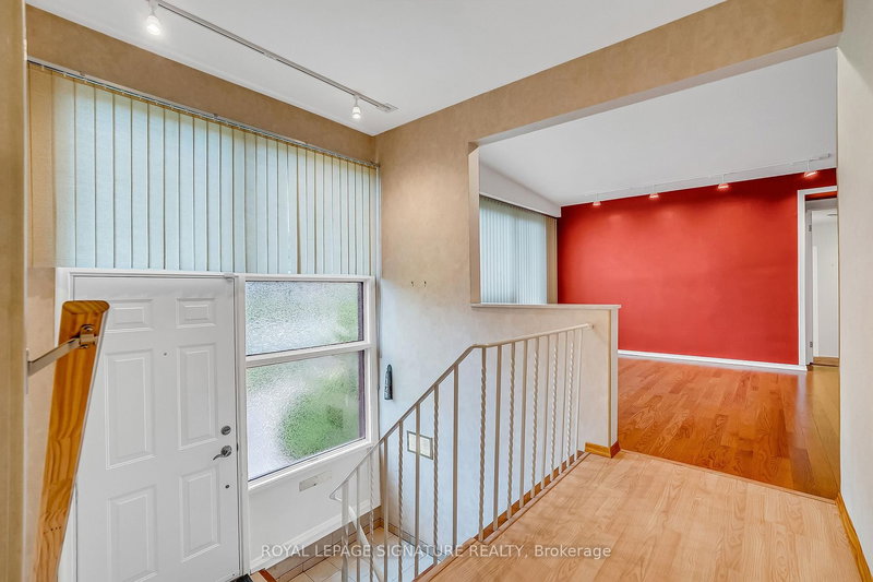 85 Three Valleys Dr, Toronto, M3A 3B8 | Image 3