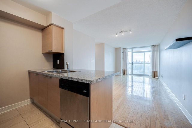 1010 - 16 Harrison Garden Boulevard