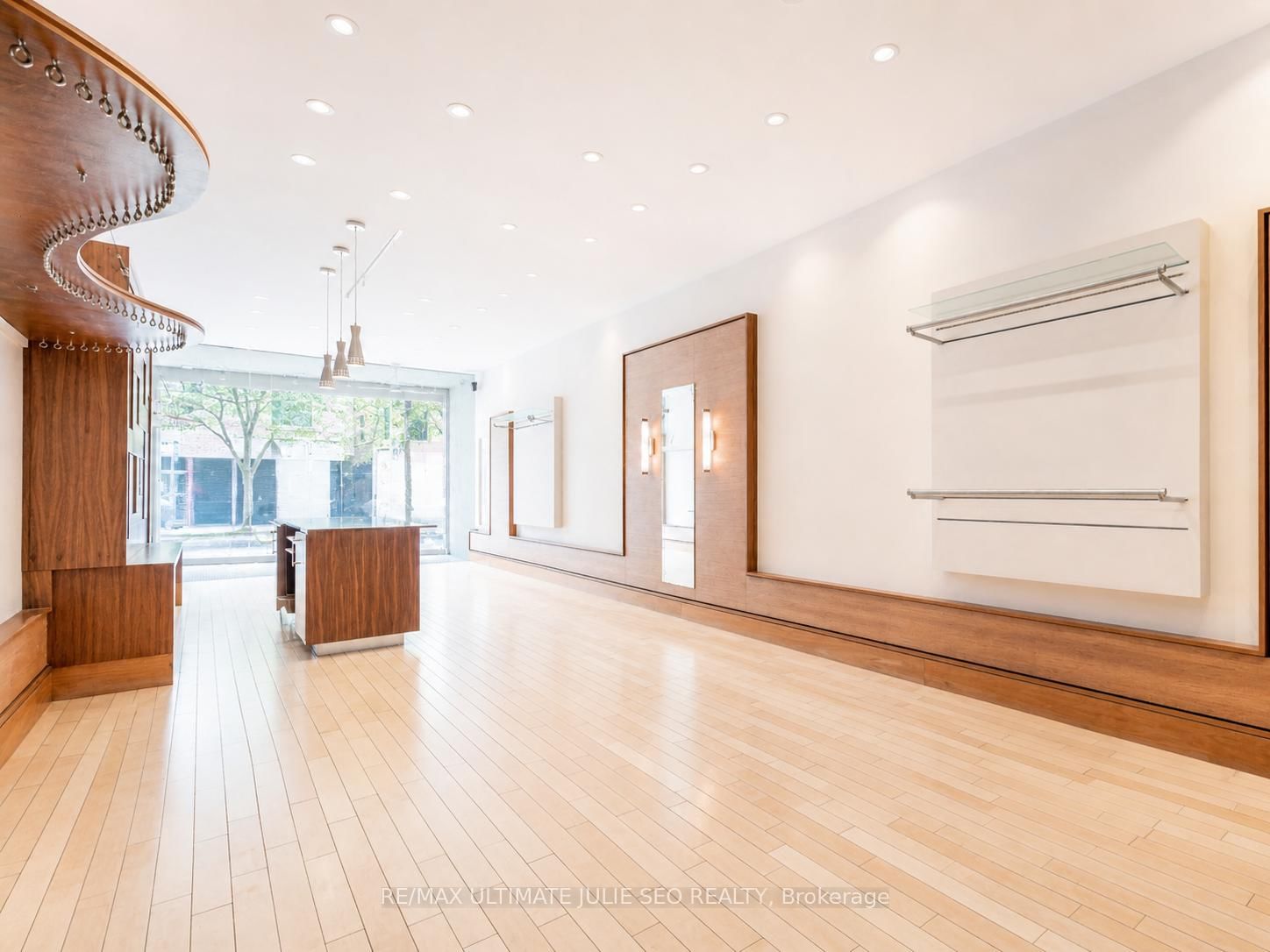 812 Dundas Street W, Unit Main Floor