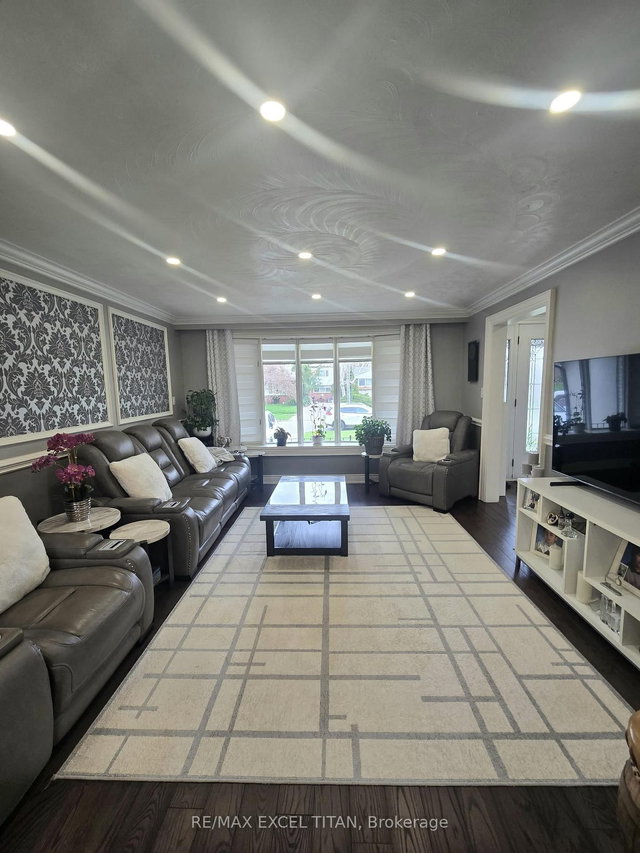 21 Dukinfield Crescent