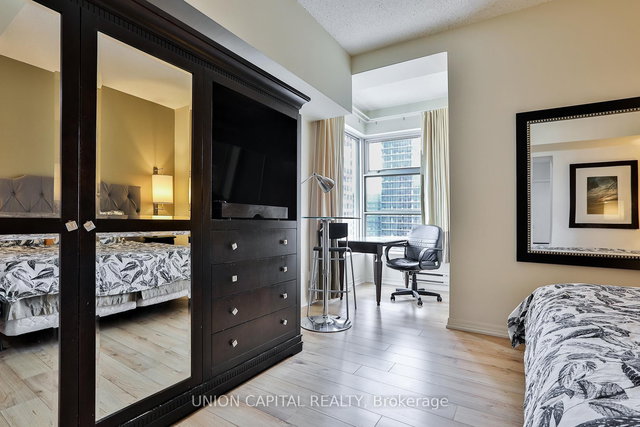 3502 - 1 King Street W