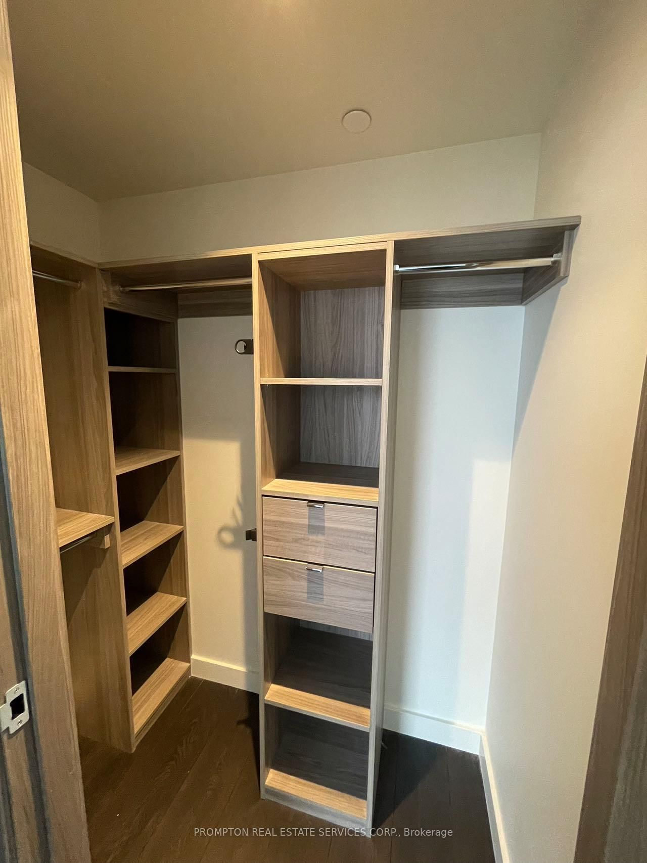 85 McMahon Drive, Unit 2015 - Photo 12