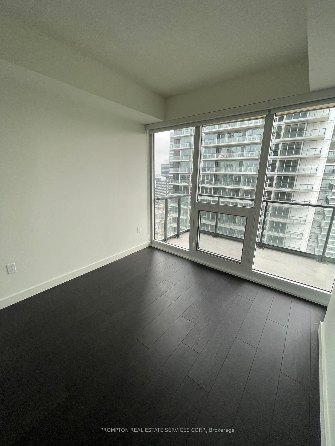 85 McMahon Drive, Unit 2015 - Photo 13