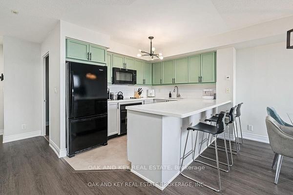 613 - 245 Davisville Avenue