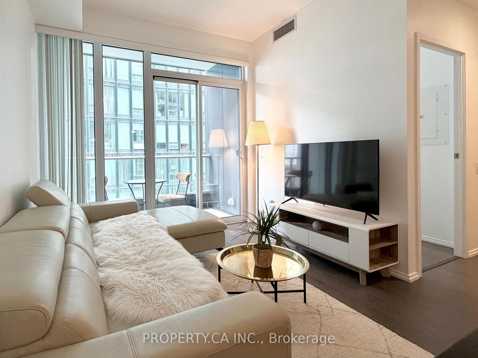 68 Shuter Street, Unit 2007 - Photo 2