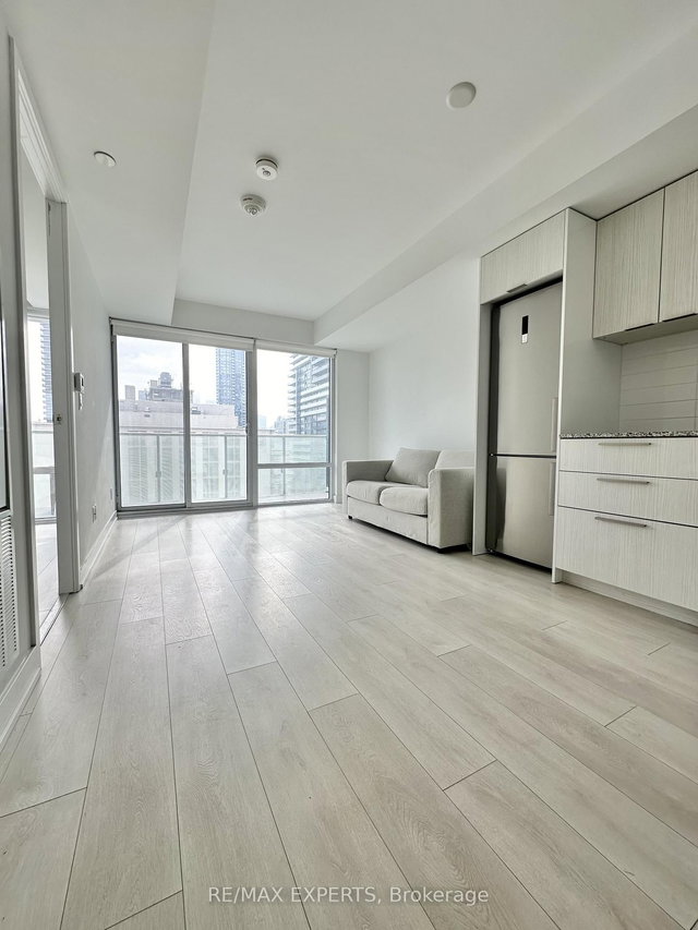 1310 - 501 Yonge Street