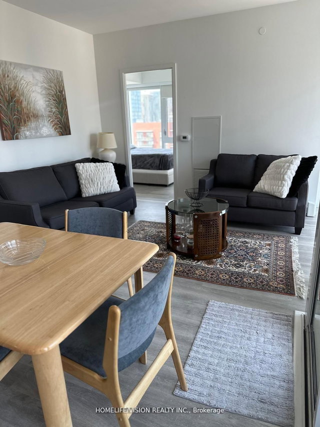 1418 - 158 Front Street E