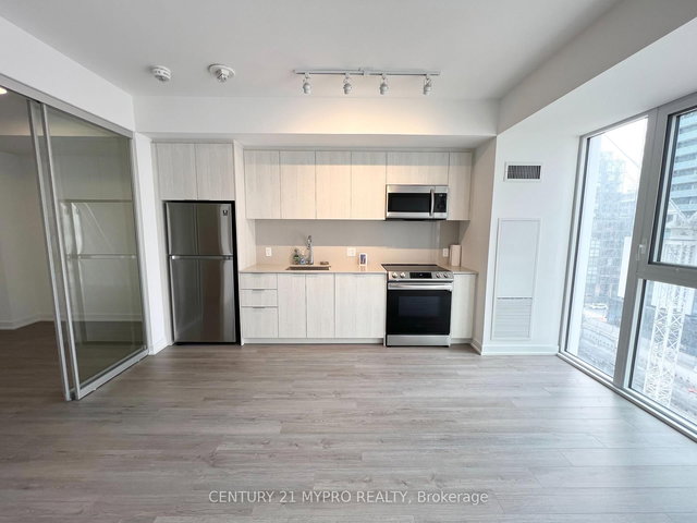 601 - 357 King Street W