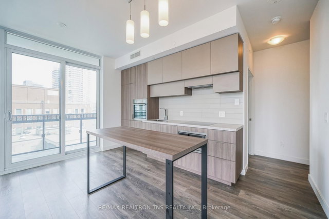 908 - 8 Eglinton Avenue