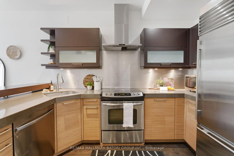 24A Oxton Ave, Toronto, M5P 1L9 | Image 2