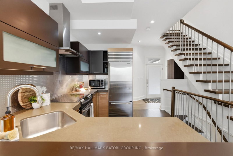 24A Oxton Ave, Toronto, M5P 1L9 | Image 3