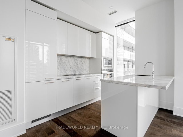 2112 - 1 Gloucester Street