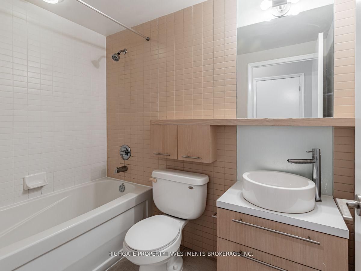 21 Carlton Street, Unit 1907 - Photo 20