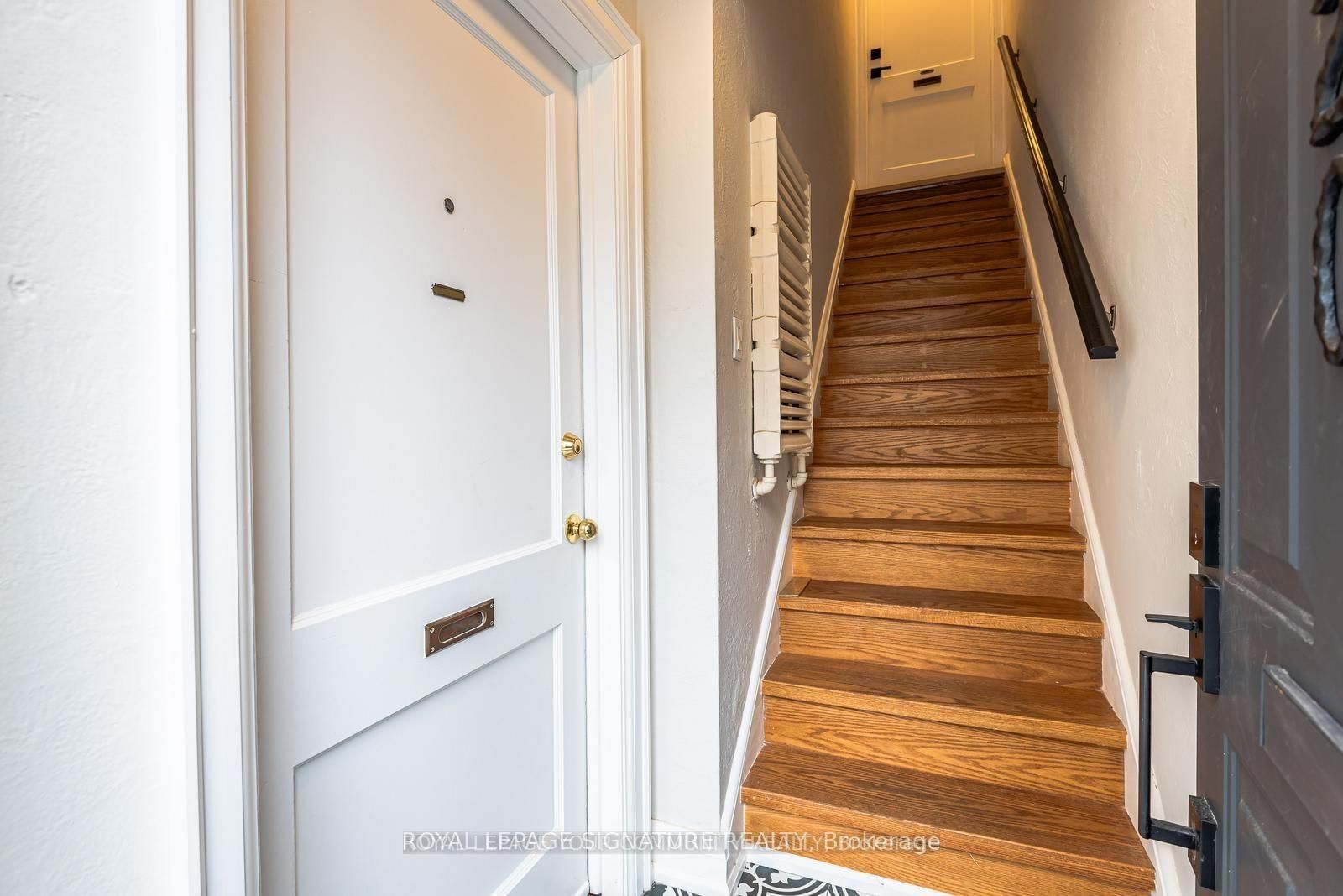 20 Strathgowan Avenue, Unit Main - Photo 4