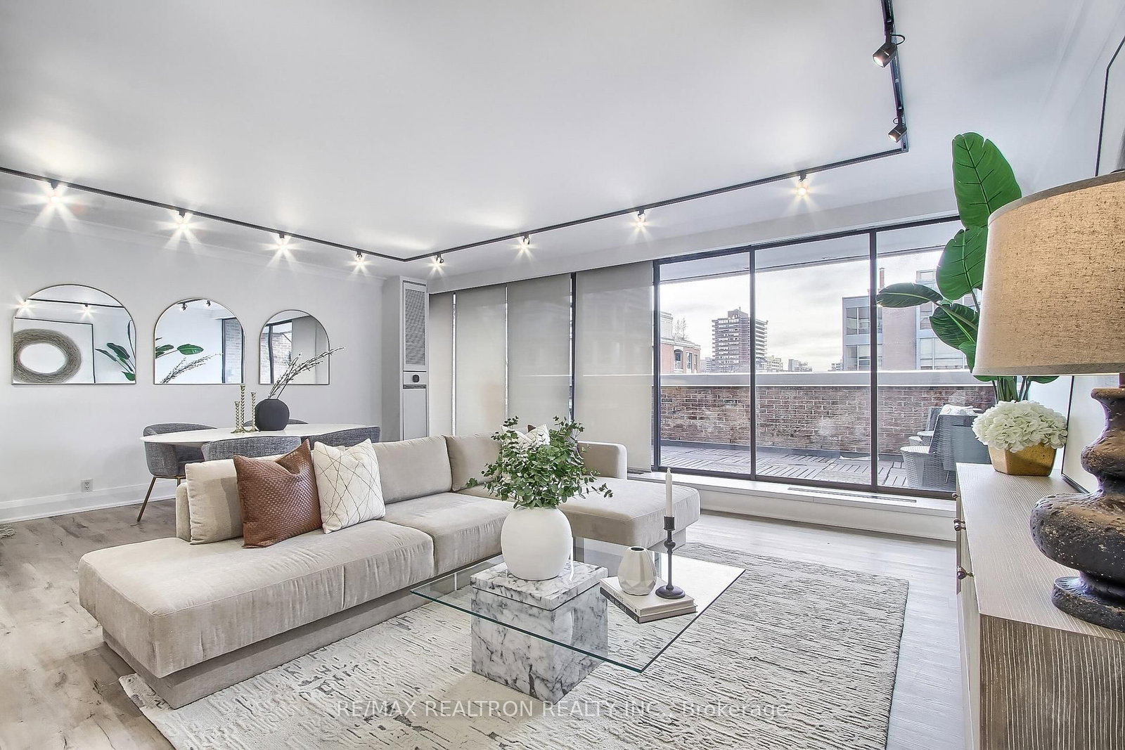 55A Avenue Road • #406 • Toronto, ON photo 23