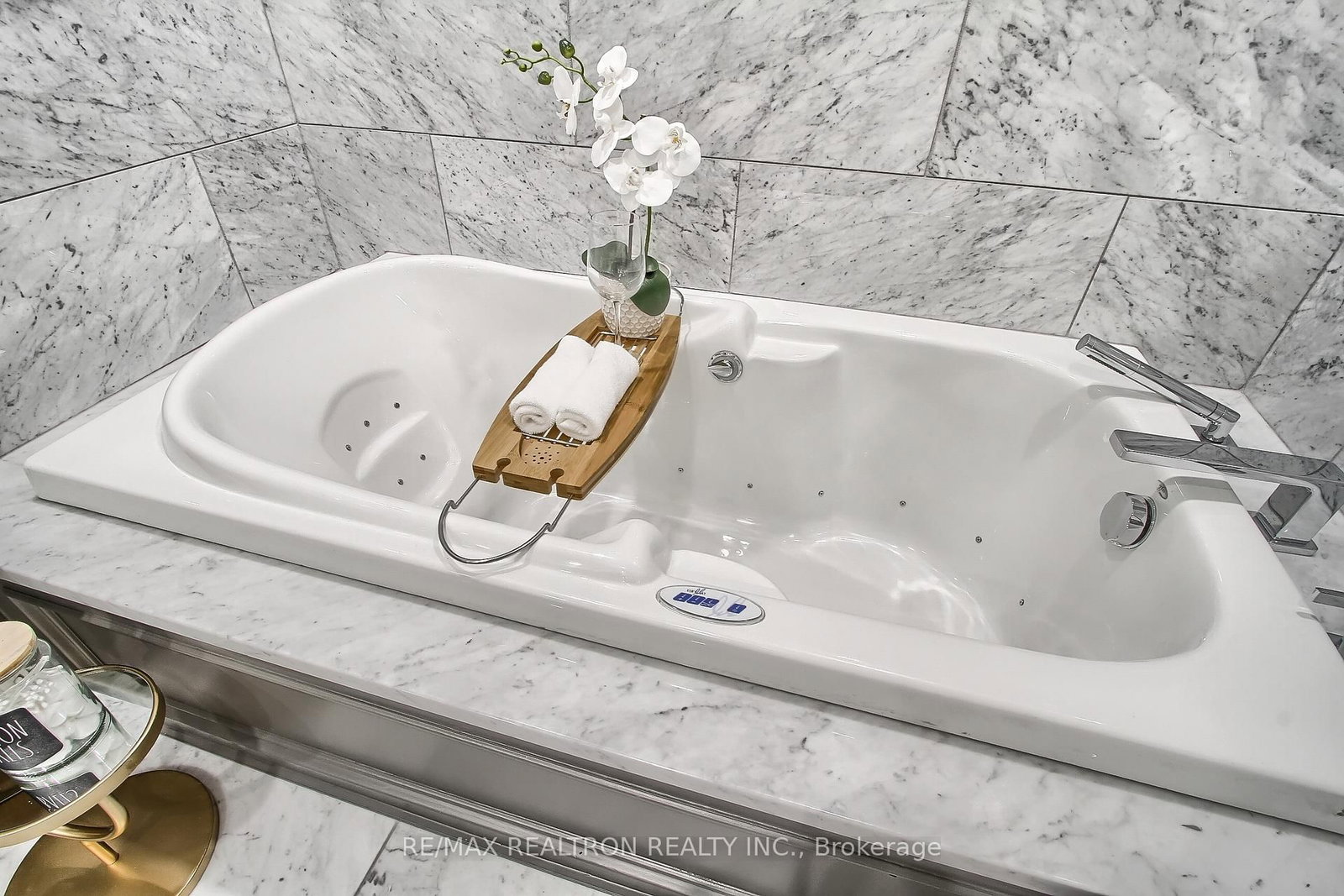 55A Avenue Road • #406 • Toronto, ON photo 39
