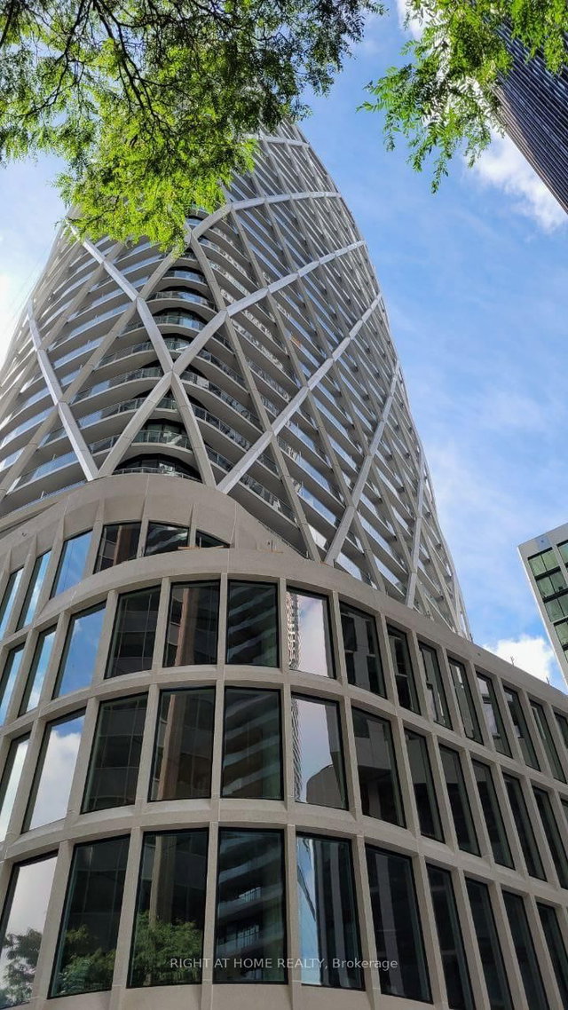 1436 - 230 Simcoe Street
