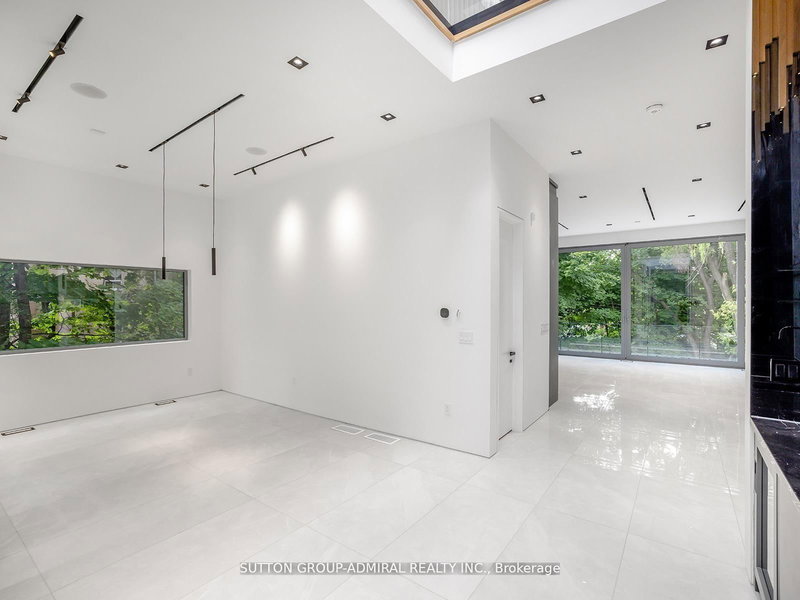 157 Old Forest Hill Rd, Toronto, M5N 2N7 | Image 3