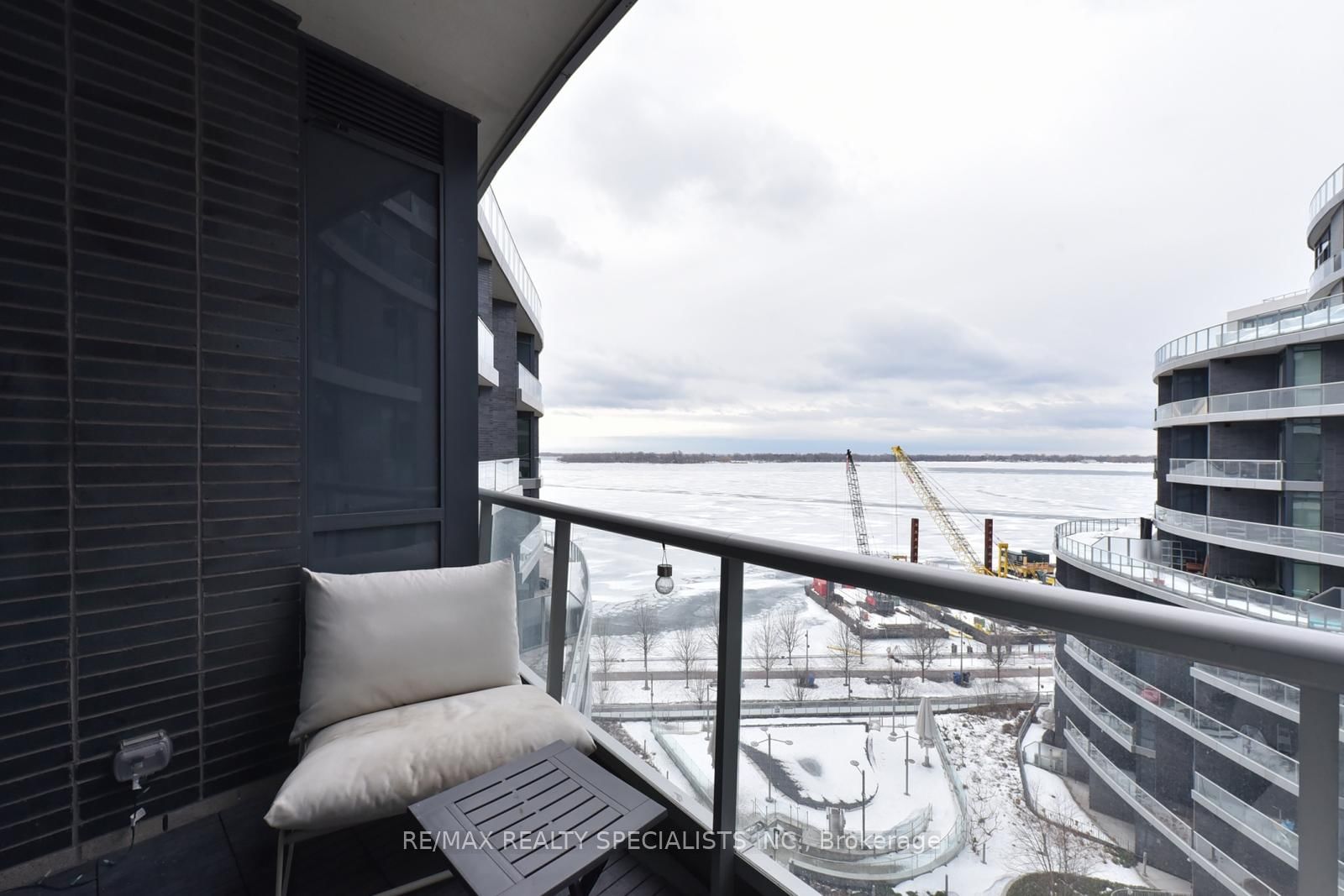 1 Edgewater Drive, Unit 911 - Photo 24